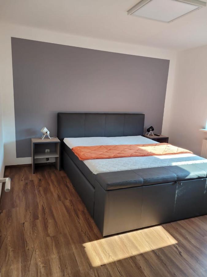 Schoene Einfache Ferienwohnung Zwischen Stadt Und Meer Вильгельмсхафен Экстерьер фото