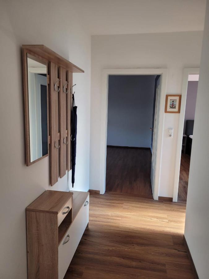 Schoene Einfache Ferienwohnung Zwischen Stadt Und Meer Вильгельмсхафен Экстерьер фото