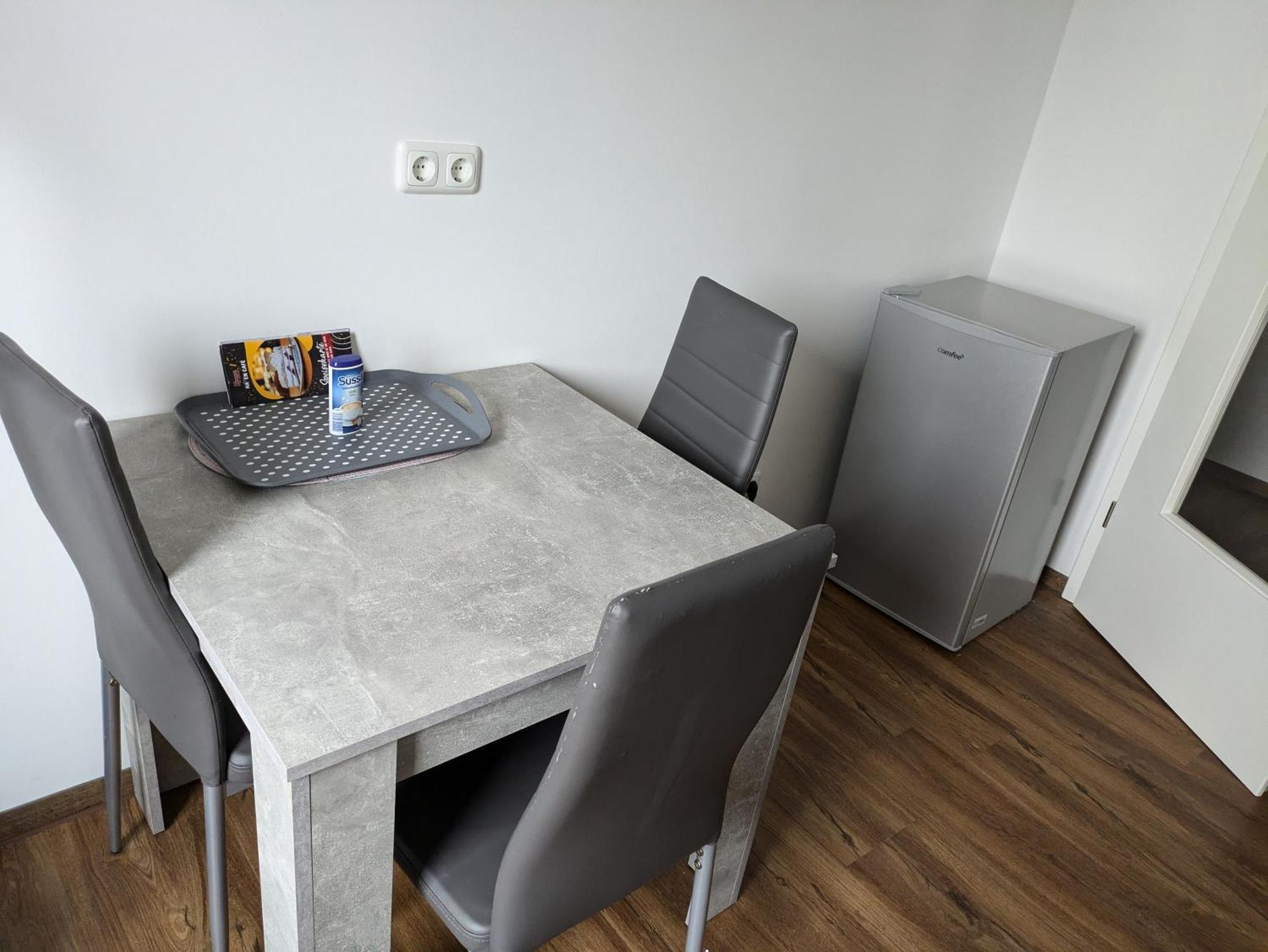 Schoene Einfache Ferienwohnung Zwischen Stadt Und Meer Вильгельмсхафен Экстерьер фото